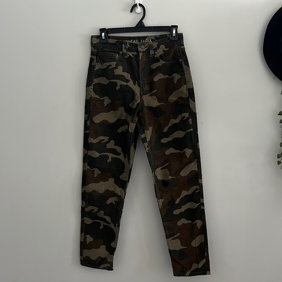 AMERICAN Eagle Camouflage Corduroy Pants - Picture 2 of 6